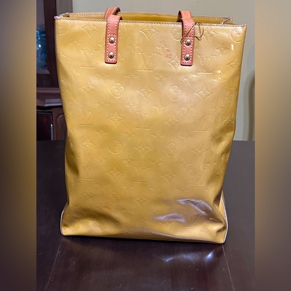 Louis Vuitton Handbags - Authentic Louis Vuitton Monogram Vernis Reade MM Tote Bag